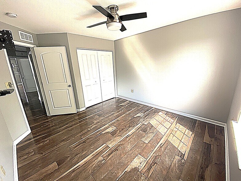Building Photo - 54 N School Ln