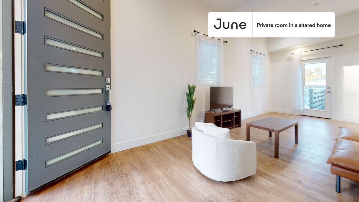 Building Photo - Private bedroom in 4 bed/4 bath Home