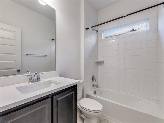 Building Photo - 532 Val Verde St