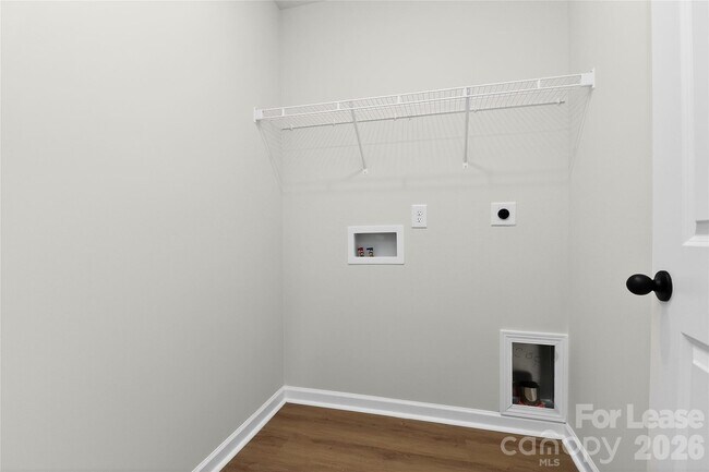 Building Photo - 333 N Hoskins Rd