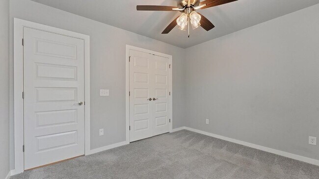 Building Photo - "Superb 4-Bed Oasis with Granite Elegance & a Cozy Fireplace in Fayetteville!"