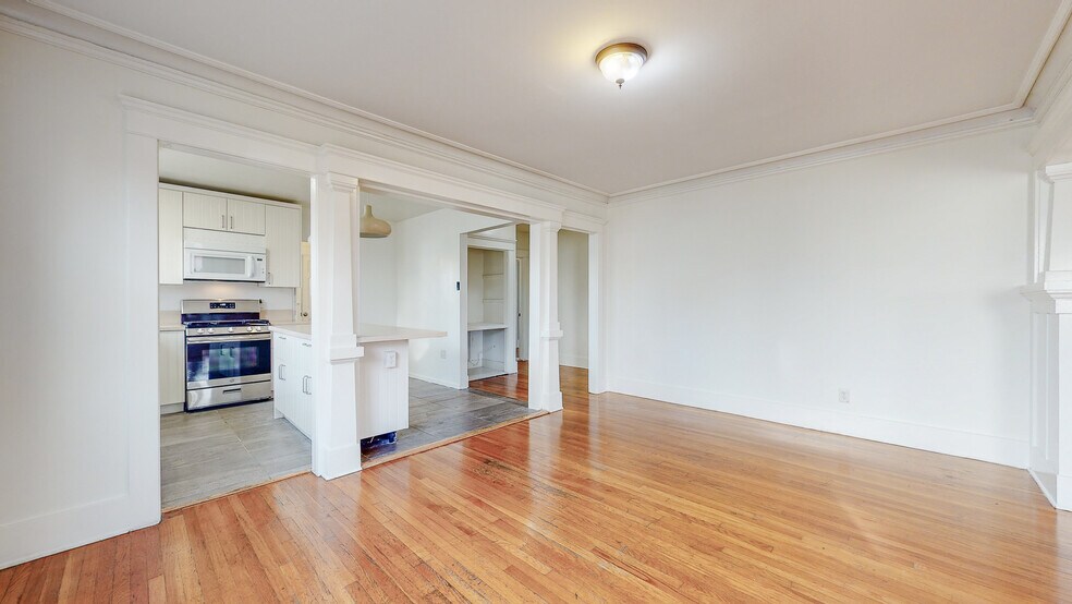 Building Photo - 1436 S Norton Ave