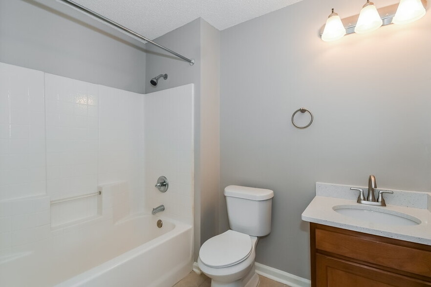 Building Photo - 596 Artesian Ln