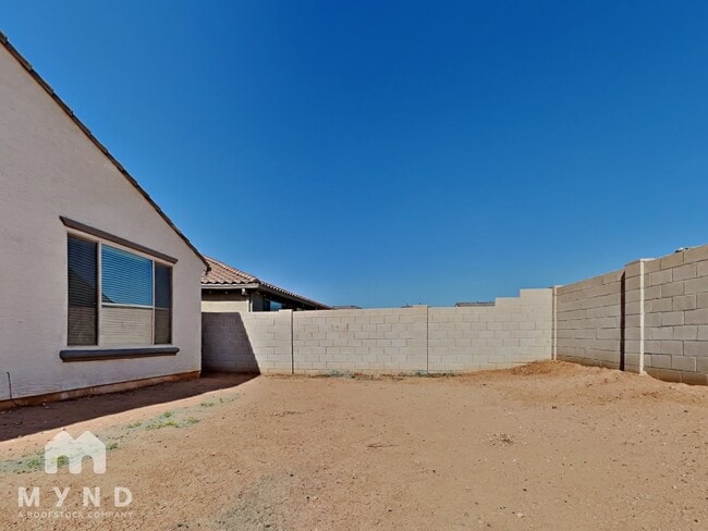 Building Photo - 8756 W Rancho Dr
