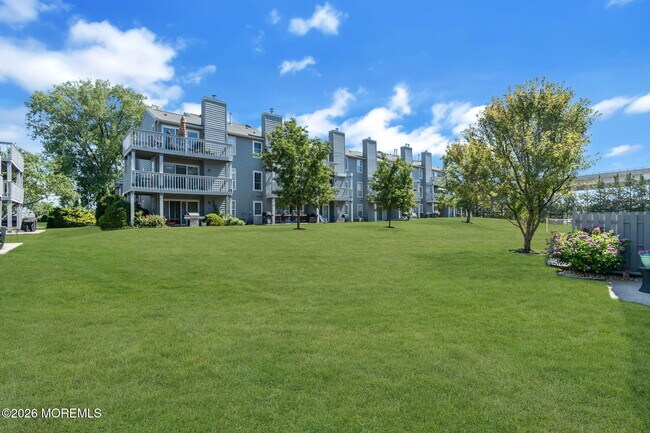 Building Photo - 110 Sea spray Ln