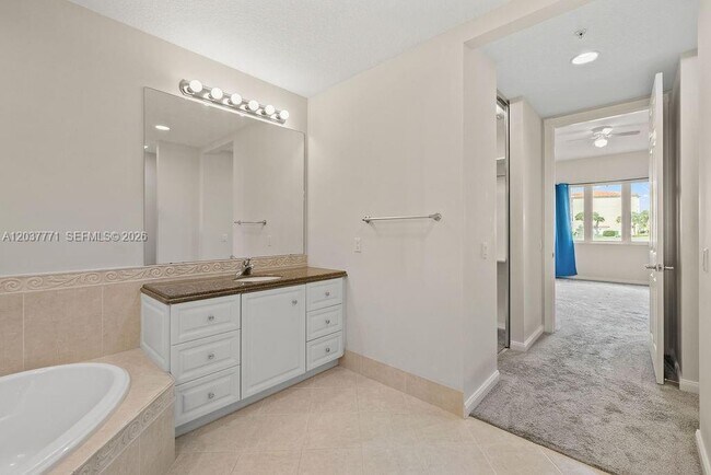 Building Photo - 17 Harbour Isle Dr W