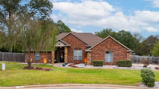 Primary Photo - 108 Mossy Creek Dr