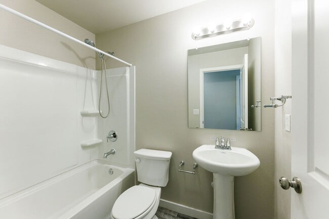 Building Photo - Beautiful 3 Bedroom 2 Bath Home in Frenship ISD!