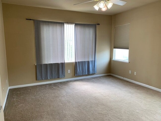 Building Photo - Big, Beautiful, Two Story Home in North Natomas