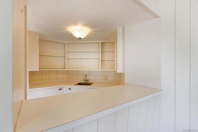 Building Photo - 3125 Qualtrough St