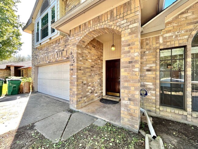 Building Photo - Spacious 4/BR 3.5/BA Two-Story Home with P...