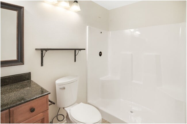 Building Photo - CHARMING SINGLE LEVEL HOME!