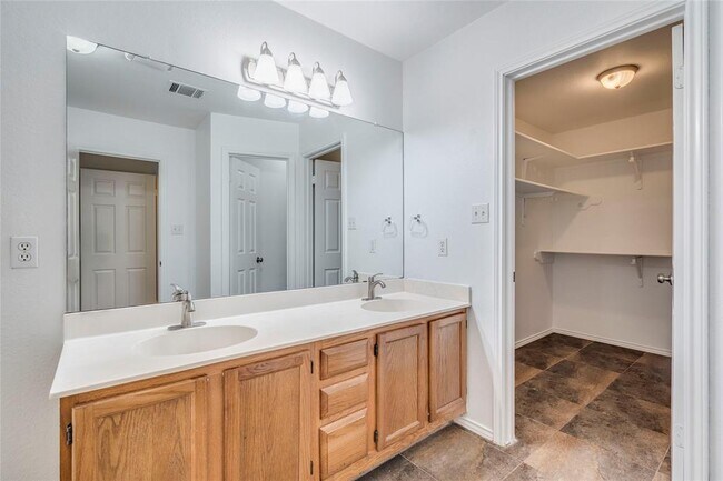 Building Photo - 14710 Montoro Dr