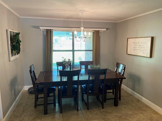 Building Photo - 310 Rosebud Dr