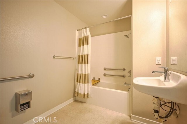 Building Photo - 661 Sawyer Pl