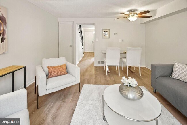 Living Room, Pic 3 - 1792 Dutch Village Dr