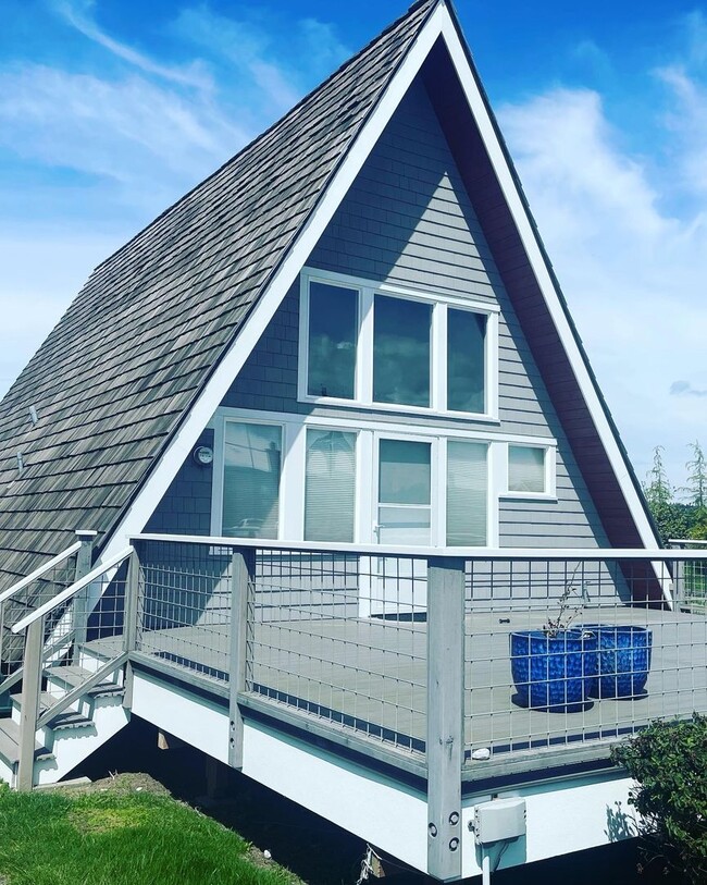 Primary Photo - Shore Ave A-Frame-Minutes From Public Beac...