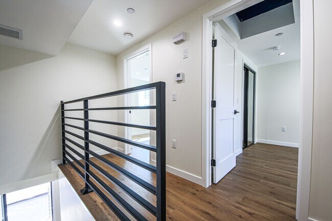 Building Photo - Ultra-Luxury Brand New 2 bed/2.5 bath and ...