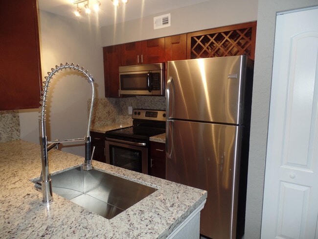 Building Photo - 2851 N Oakland Forest Dr