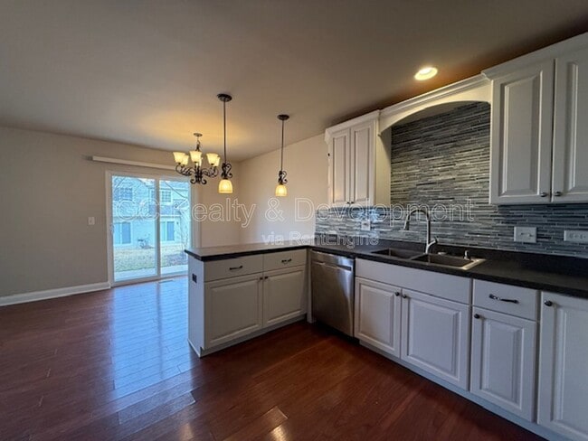 Building Photo - 267 Capitol Dr