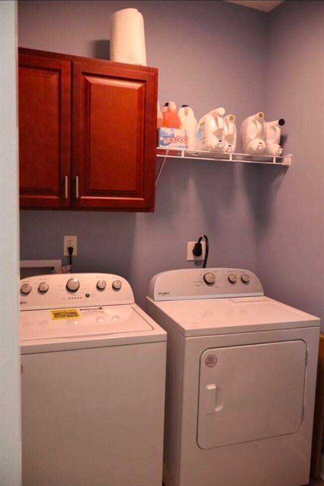 Building Photo - 3255 Catalpa Ave