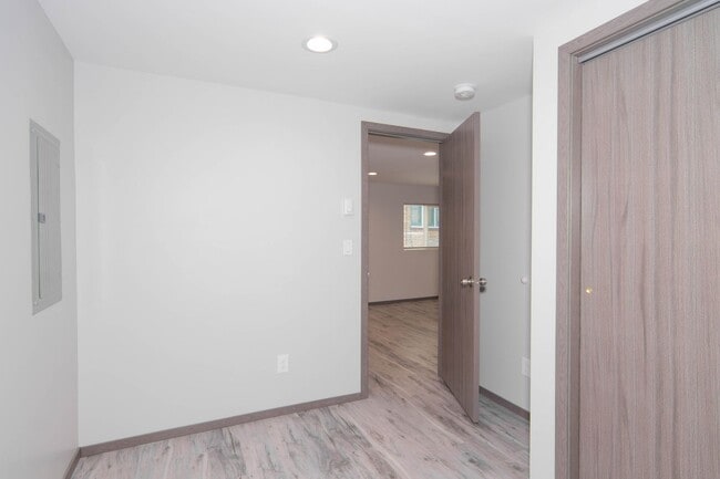 Building Photo - Fully Renovated small cozy 2 Bed 1 Bath Guest Cottage with complete updates