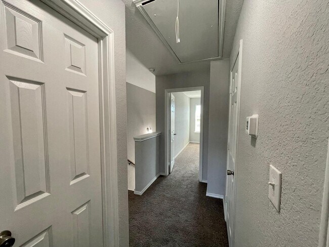 Building Photo - 6906 Crestway Dr