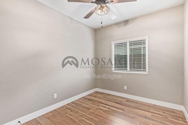 Building Photo - 5009 S 11th Pl