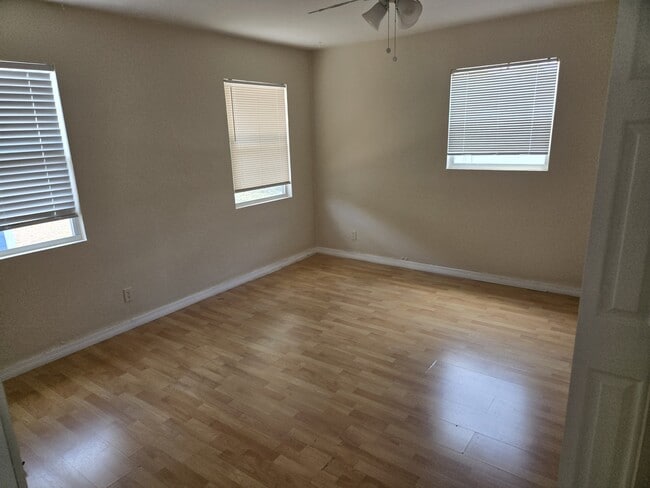 Building Photo - 530 Freeport Ave N