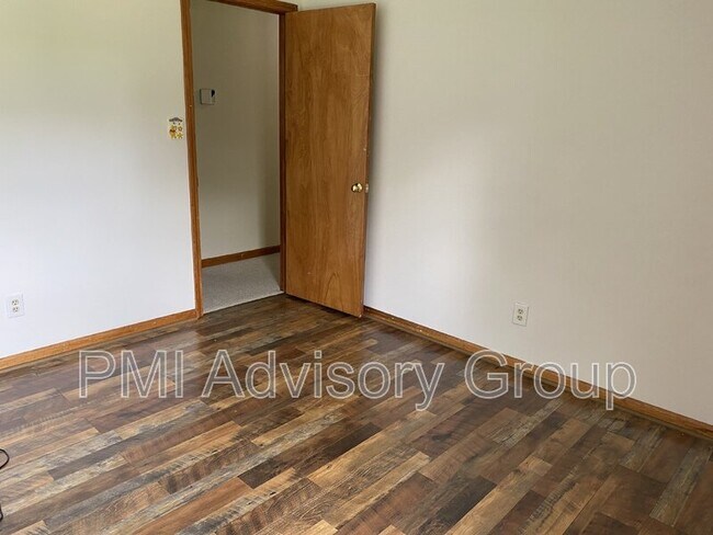 Building Photo - 5435 SW Urish Rd