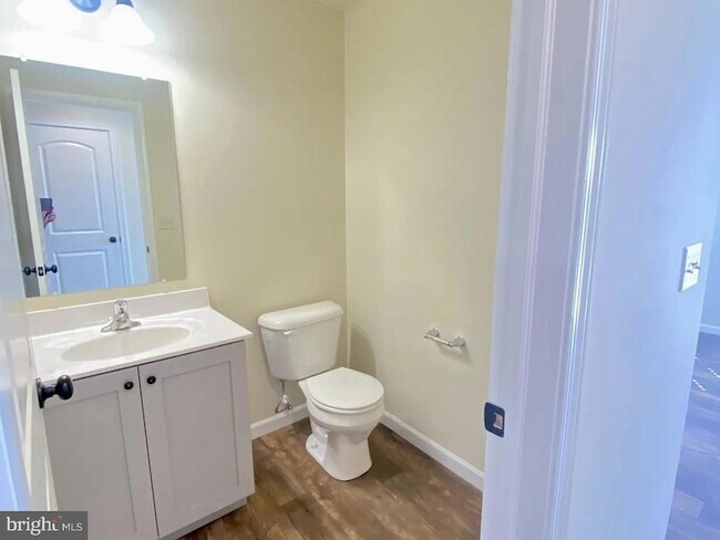 Building Photo - 20 Skip Ln