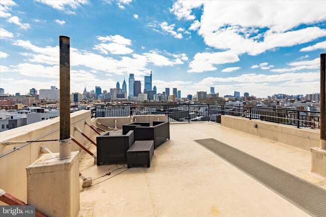 Building Photo - 1637 Poplar St