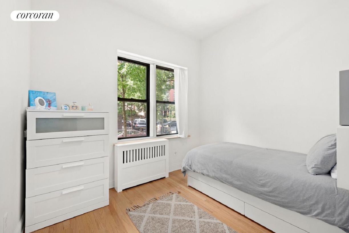 Building Photo - 283 E 4th St