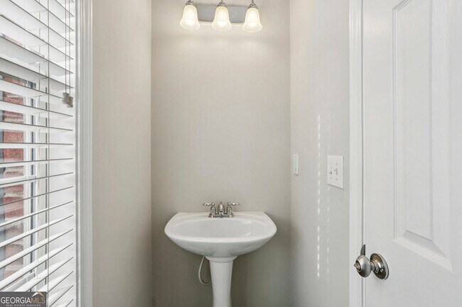 Building Photo - 642 Bernay Way