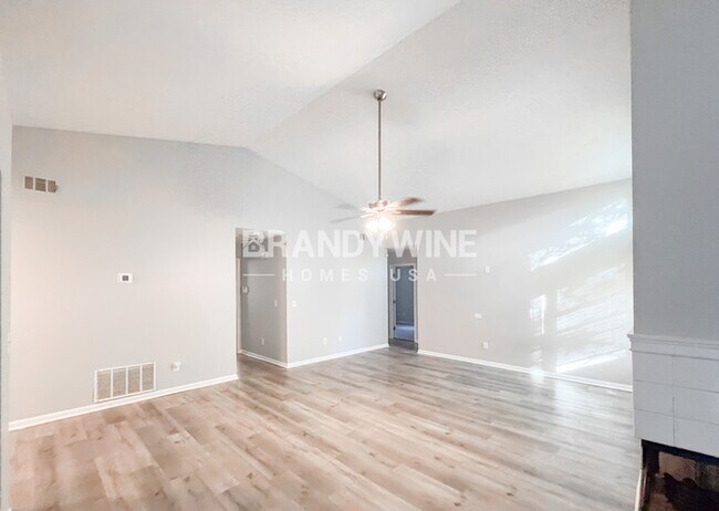 Building Photo - 4400 Westchester Ct