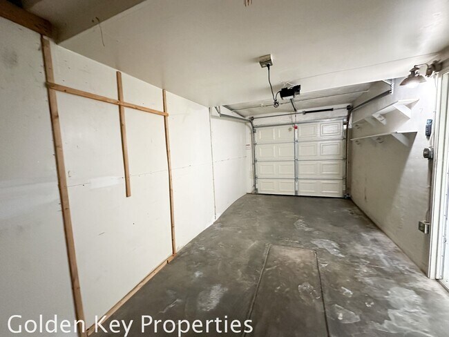 Building Photo - 1BR/1BA Apartment Across From the Beach!