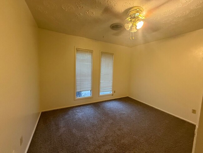 Building Photo - 2723-2723 Fair Palms Pl