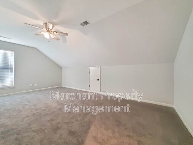 Building Photo - 15 Silverthorn Ct