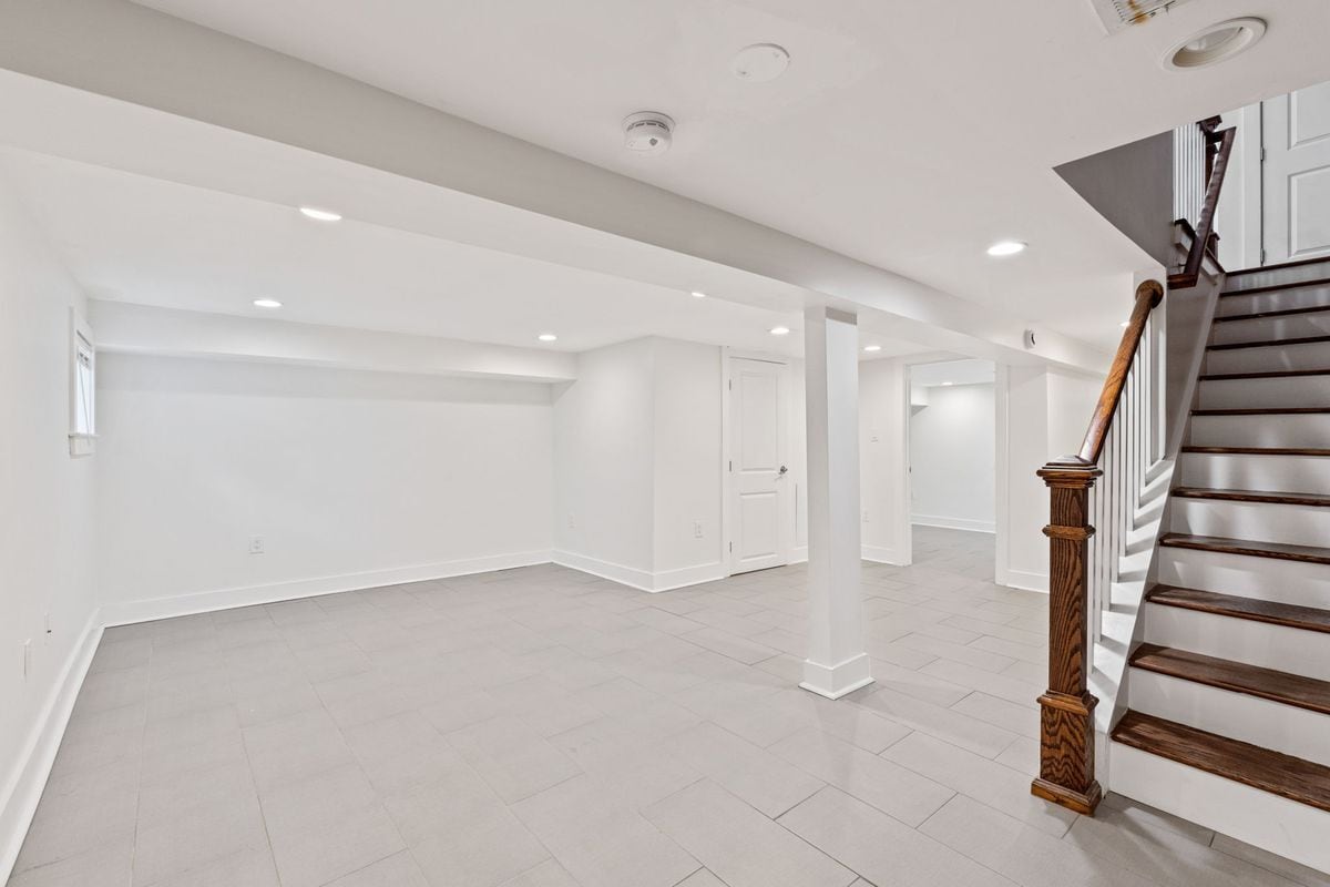 Building Photo - 1110 Orren St NE