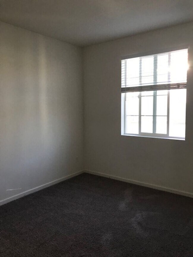 Building Photo - Beautiful home in Natomas, 3+2.5, 2-story, 2-car tandem garage, close to fwy & shopping
