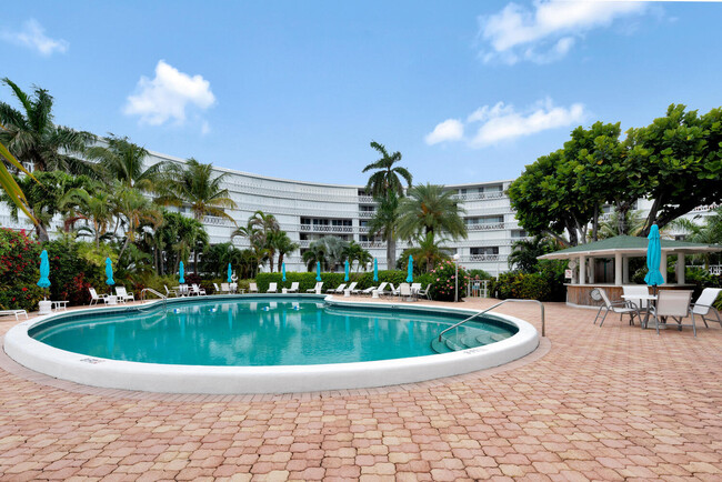 Building Photo - 2505 S Ocean Blvd