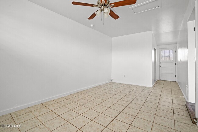 Building Photo - 9532 Waverly Dr