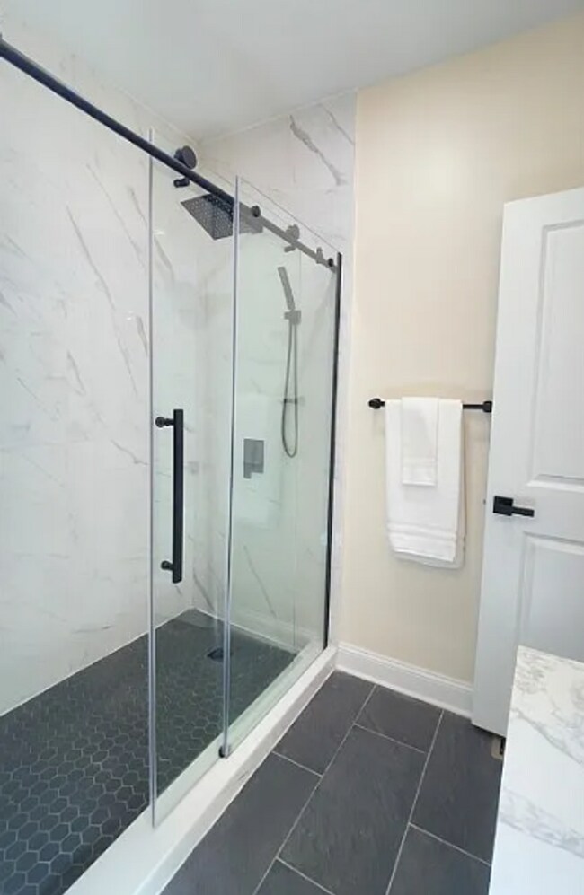 Building Photo - Charming 4 beds 3 baths in Cleveland!