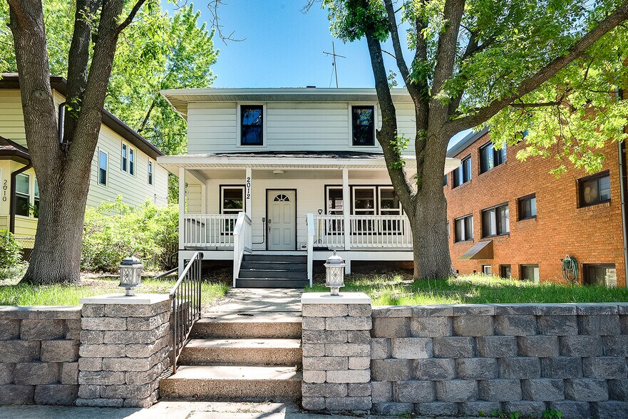 Primary Photo - 2012 Saint Clair Ave
