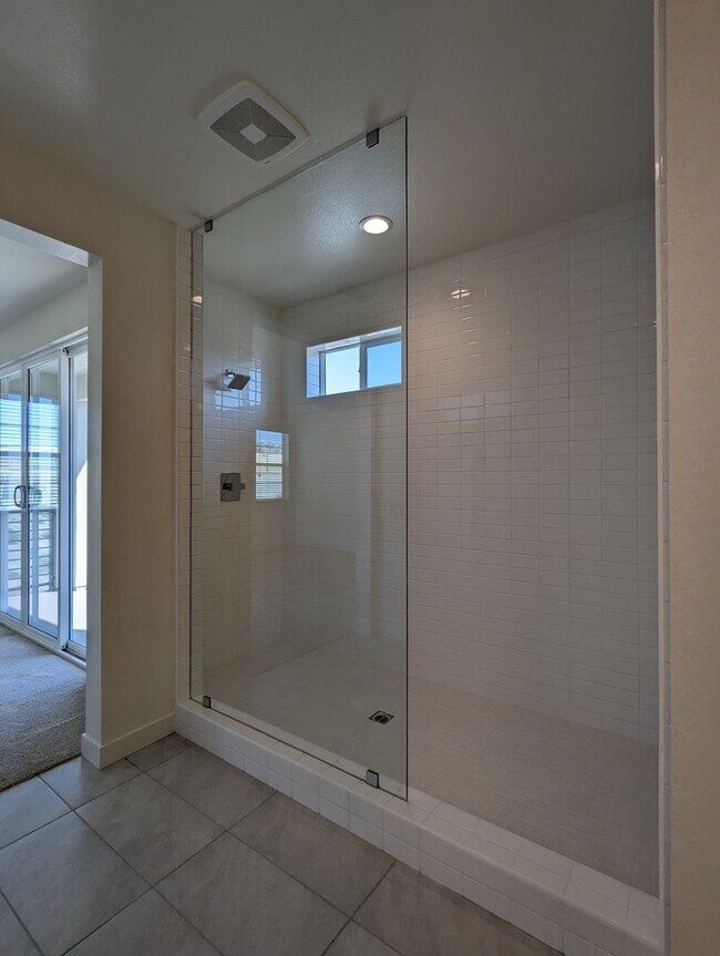 Building Photo - Beautiful Two-Story Four Bedroom Home at t...