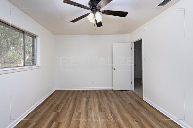 Building Photo - HALF-DEPOSIT SPECIAL! Spacious 4-Bed 2-Bath Brick Home in West Mobile