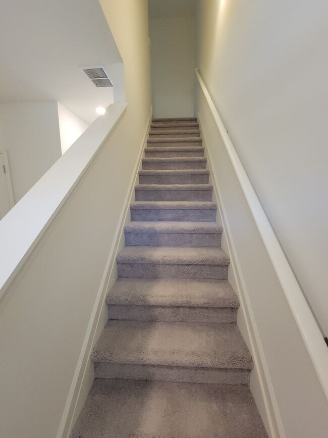 Building Photo - Townhome in McDonough!