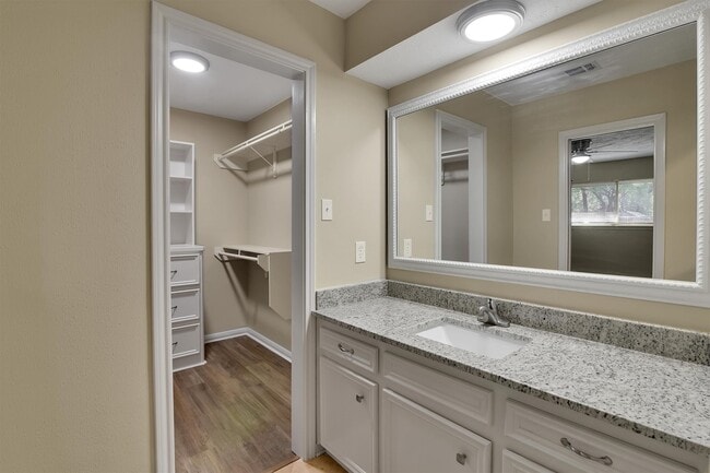 Building Photo - 345 Maple Ln