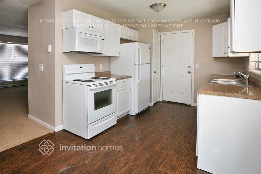 Building Photo - 10932 Birch Dr