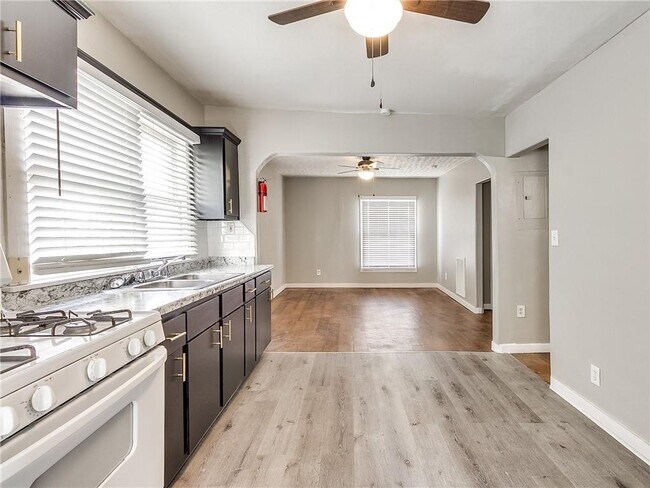 Building Photo - 1144 N McKinley Ave